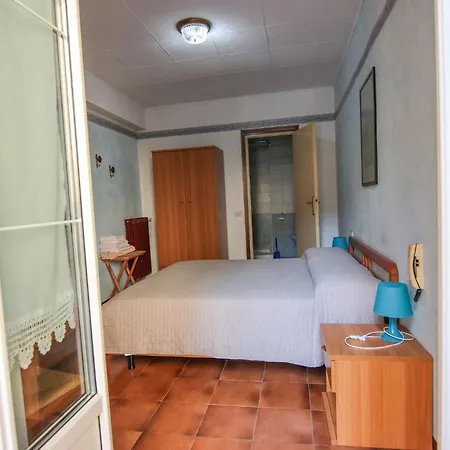 מלון Hotel Luina 2*